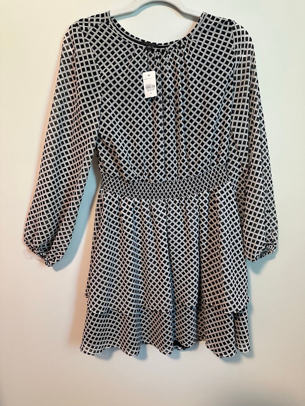 NWT Ann Taylor Women’s Size 8 Black White Geometric Smocked Waist Tiered Dress